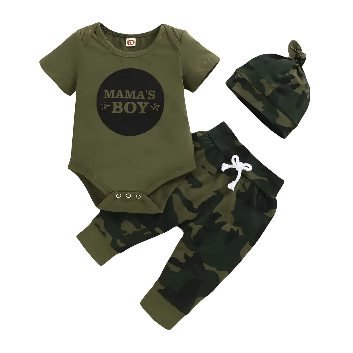 conjunto recém nascido com camisa, calça e touca em um fundo branco.