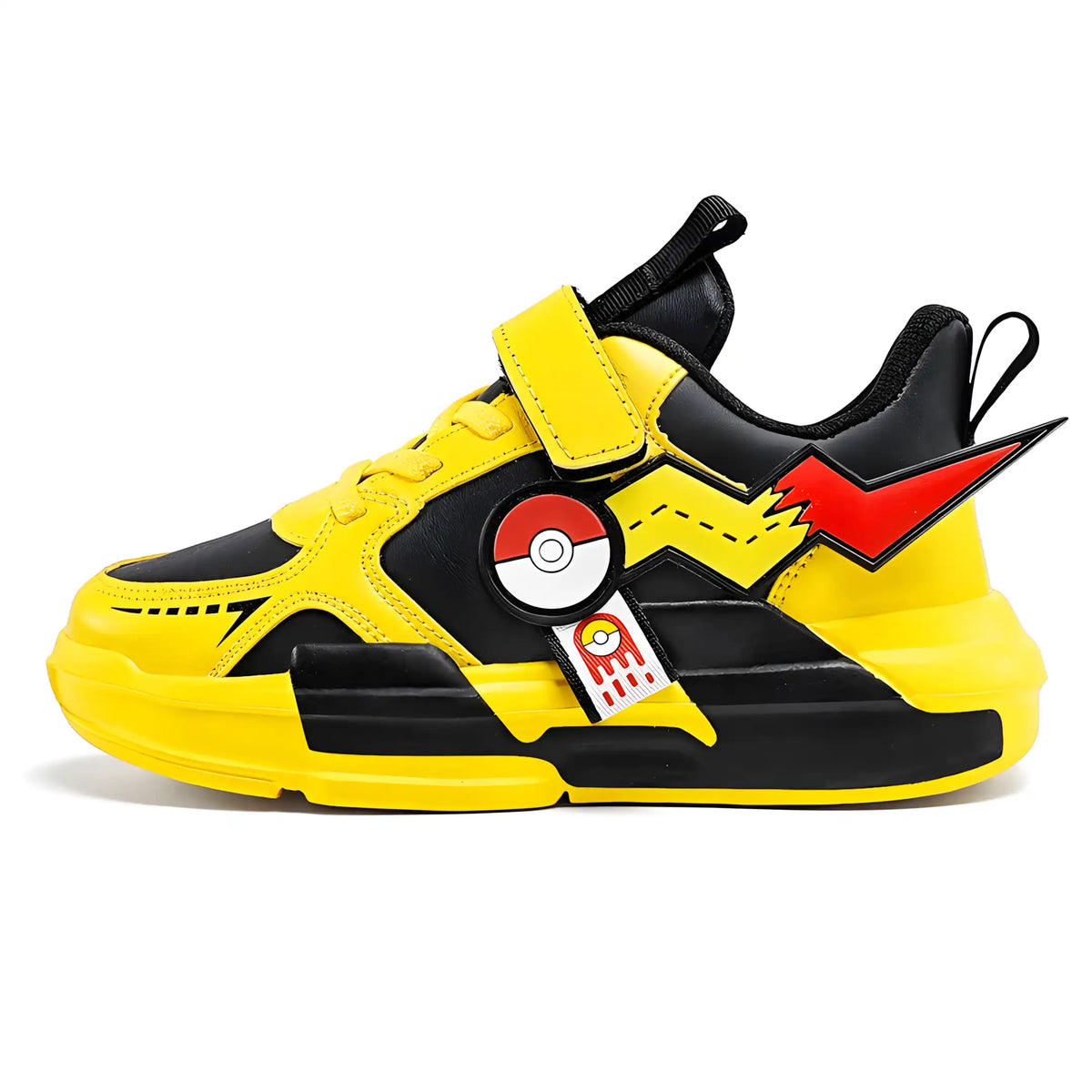 Tênis Infantil Masculino Pokémon Pikachu em um fundo branco.